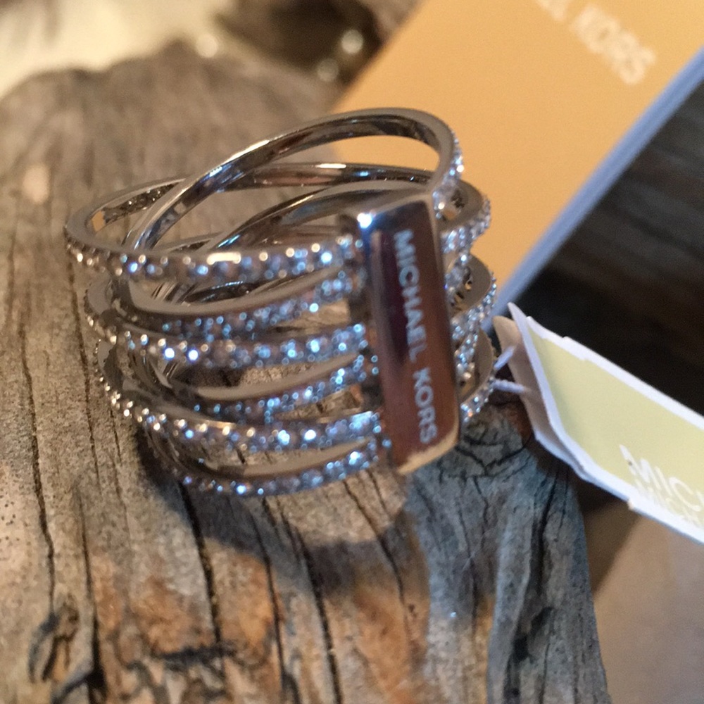 ♥️💍𝙼𝙸𝙲𝙷𝙰𝙴𝙻 𝙺𝙾𝚁𝚂®Silver Crystal Ring💍